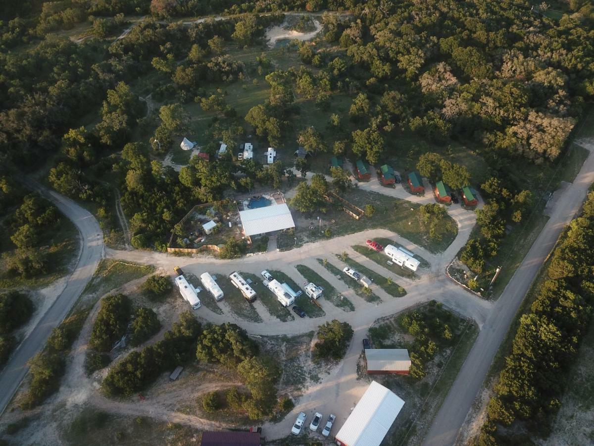 Al'S Hideaway Cabin And Rv Space, Llc Hotel Pipe Creek Exterior photo